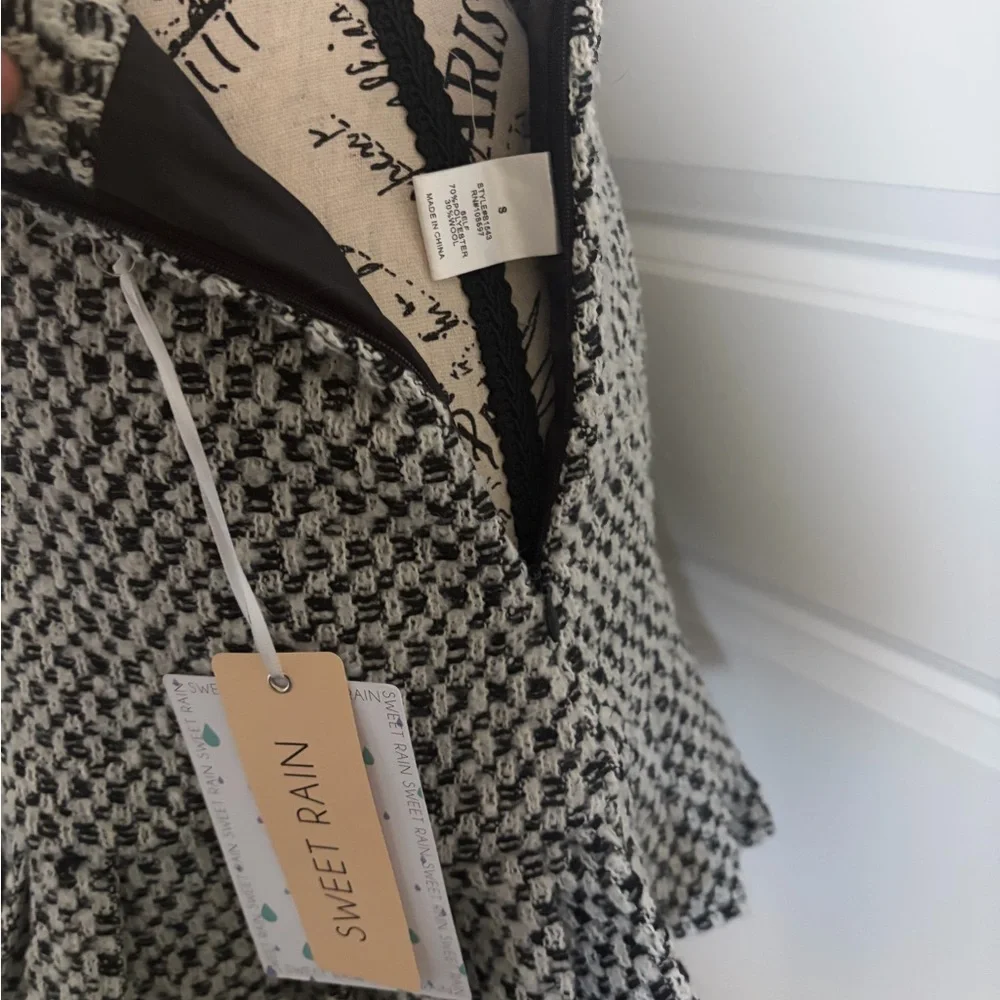 Sweet Rain Gray Textured Mini Skirt - Picture 3 of 3